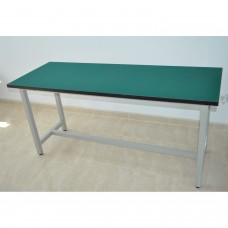 Table de travail avec revêtement antistatique 160cm x 80 cm et hauteur 75 cm Table of work with antistatic recovery  115.00 euro - satkit