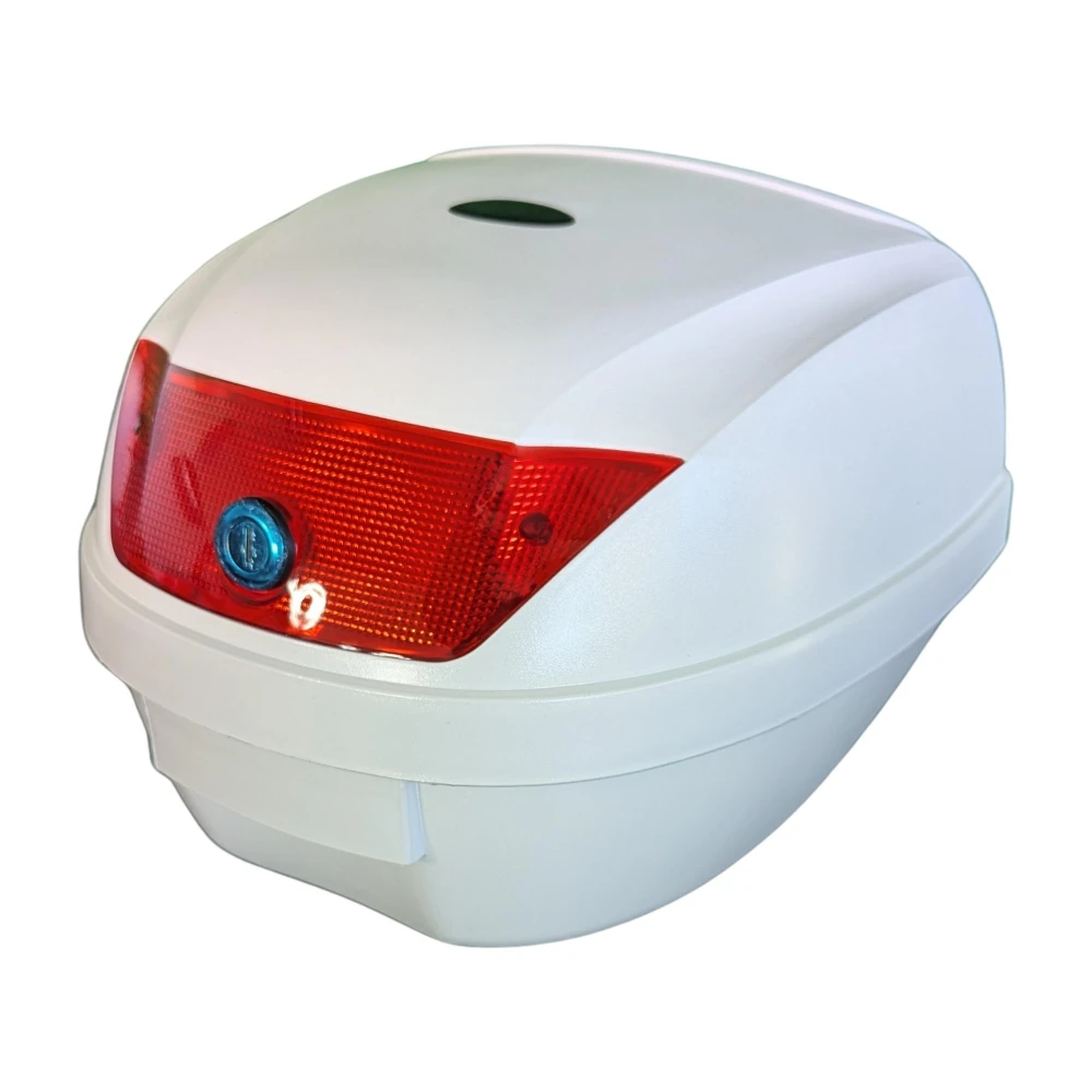 Detalle de la cerradura del baúl universal para moto 28L blanco