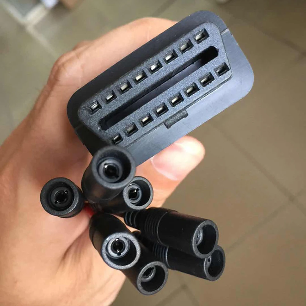 Cable Adaptador OBD EFI para vehículos diesel en primer plano