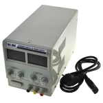 Detalle de la pantalla digital LED de la fuente Mlink APS6005D