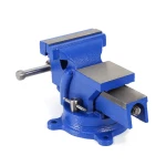 Vista lateral del tornillo de banco giratorio 360º 100mm SHEK instalado en banco de trabajo